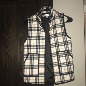 Plaid vest- black red and white ❤️🖤